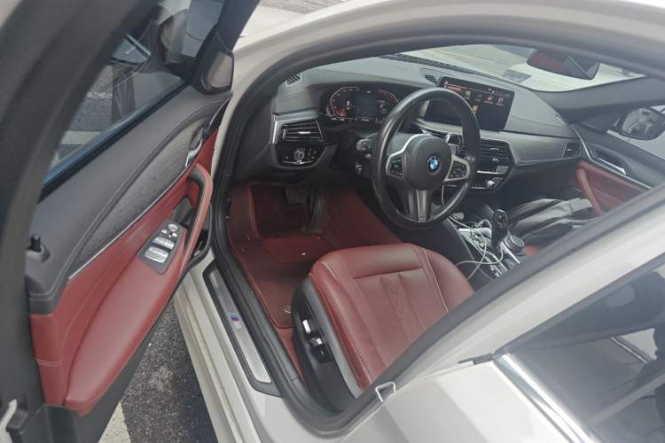 Used BMW 5 Series 2021 530Li Leading Model M Sport Package Driver Seat