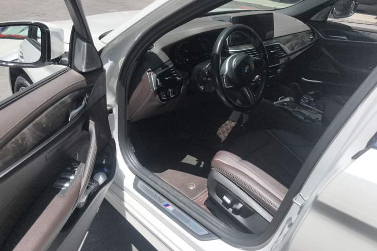 Used BMW 5 Series 2021 Facelifted 525Li M Sport Package Driver Seat