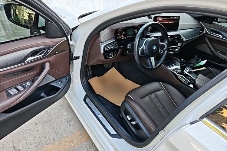 Used BMW 5 Series 2021 Facelifted 530Li Leading Edition M Sport Package Driver Seat