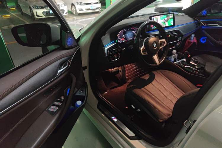 Used BMW 5 Series 2021 Facelifted 530Li Leading Edition M Sport Package Driver Seat