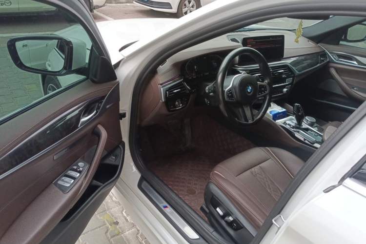 Used BMW 5 Series 2021 525Li M Sport Package Driver Seat