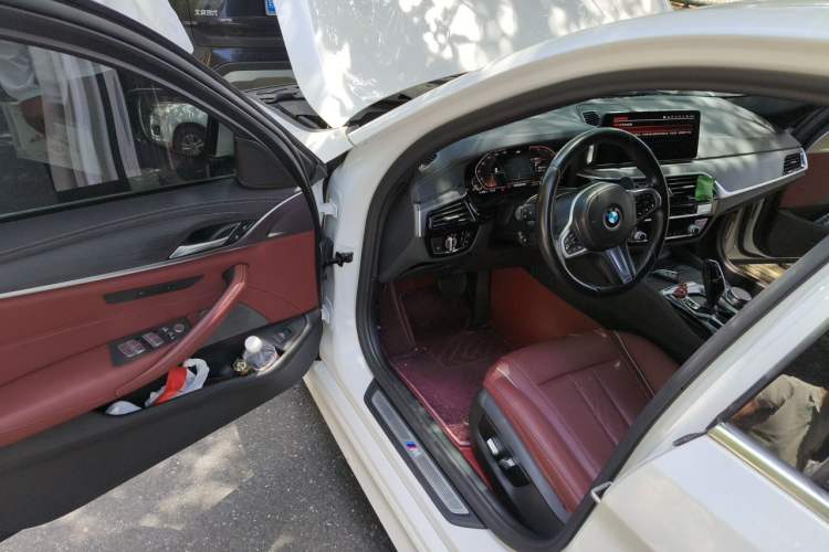 Used BMW 5 Series 2021 Facelifted 530Li Leading Edition M Sport Package Driver Seat