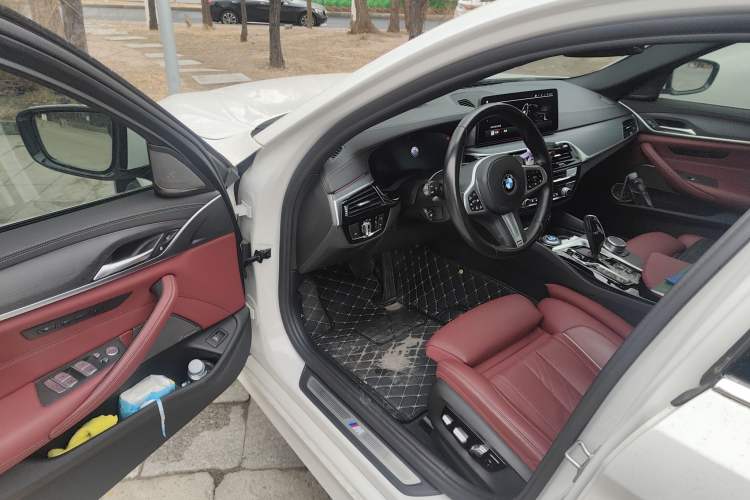 Used BMW 5 Series 2021 Restyled 530Li Luxury Edition M Sport Package Driver Seat