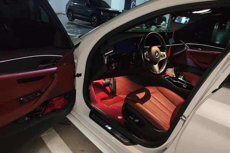 Used BMW 5 Series 2021 Facelifted 530Li Leading Edition M Sport Package Driver Seat