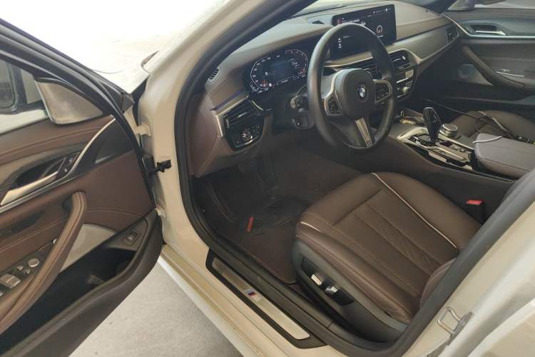 Used BMW 5 Series 2021 530Li Leading Model M Sport Package Driver Seat