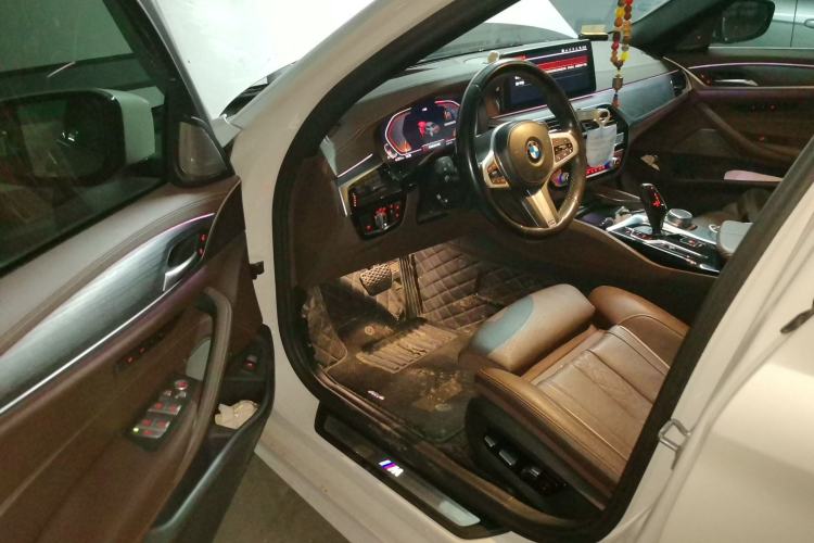 Used BMW 5 Series 2021 530Li Luxury Edition M Sport Package Driver Seat
