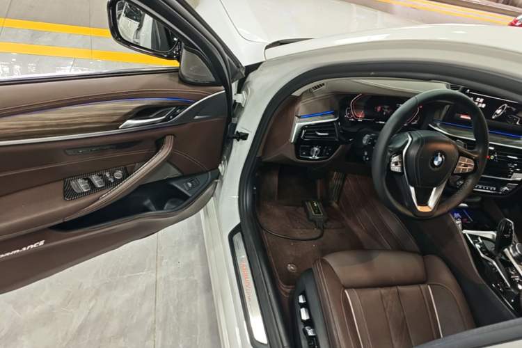 Used BMW 5 Series 2021 530Li Luxury Edition Premium Package Driver Seat