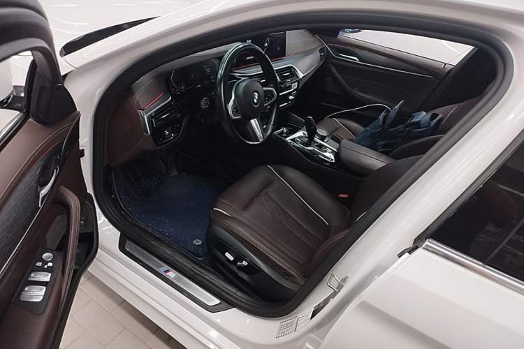 Used BMW 5 Series 2021 530Li Leading Model M Sport Package Driver Seat