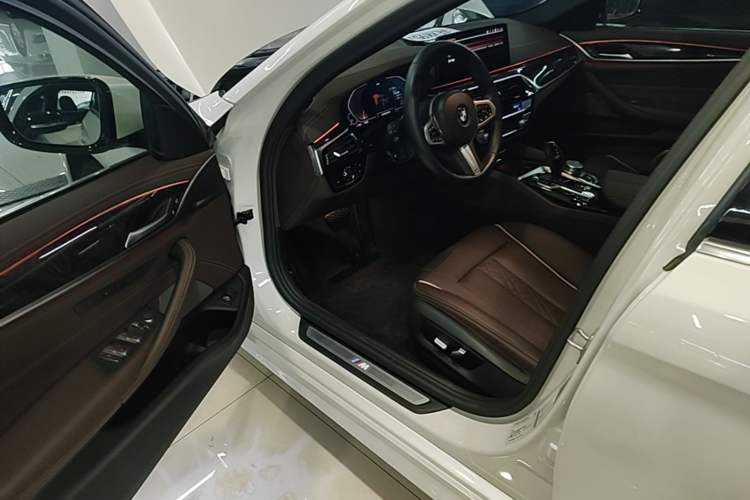 Used BMW 5 Series 2021 525Li M Sport Package Driver Seat