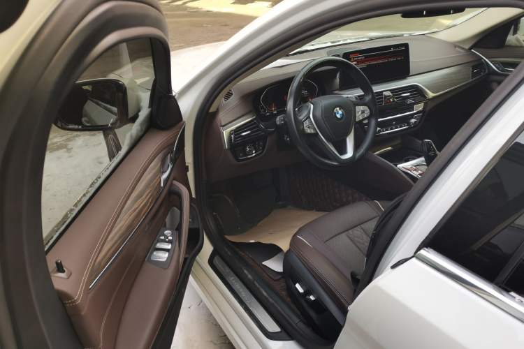 Used BMW 5 Series 2021 530Li xDrive Luxury Package Driver Seat