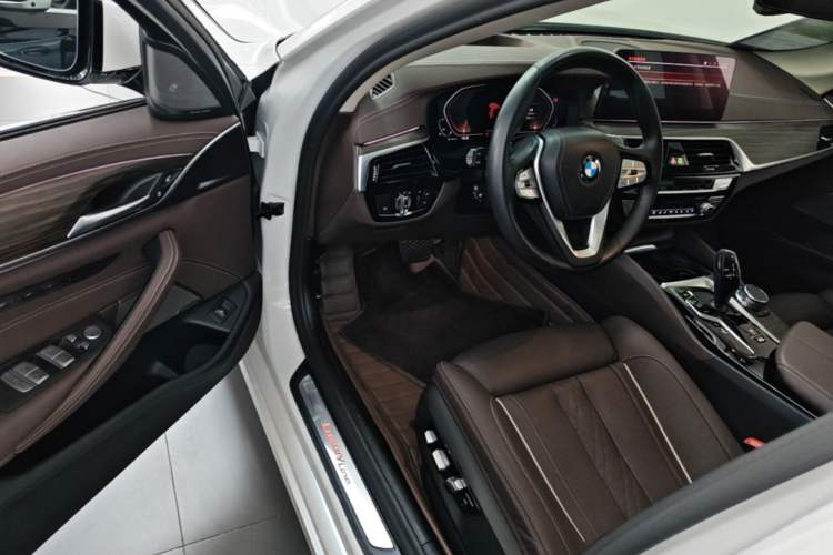 Used BMW 5 Series 2021 530Li Luxury Edition Premium Package Driver Seat