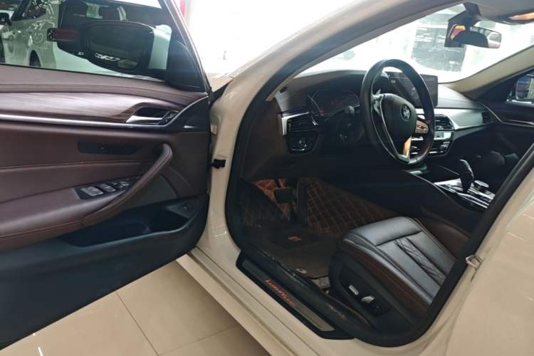 Used BMW 5 Series 2021 530Li Leading Luxury Package Driver Seat