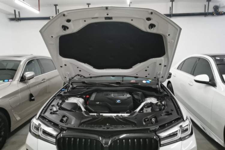 Used BMW 5 Series 2021 525Li M Sport Package Engine Bay
