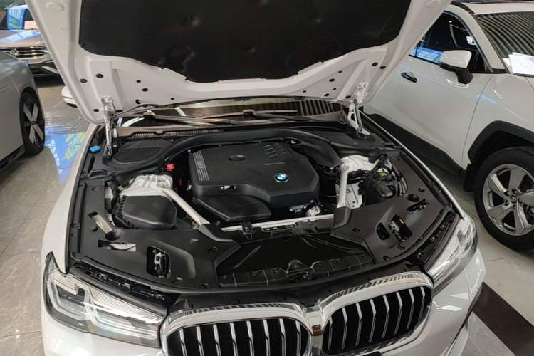 Used BMW 5 Series 2021 525Li M Sport Package Engine Bay