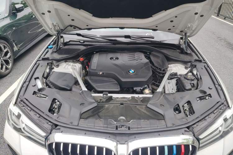 Used BMW 5 Series 2021 525Li M Sport Package Engine Bay