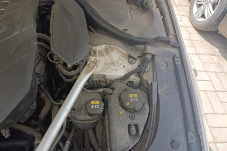 Used BMW 5 Series 2021 530Li Luxury Edition M Sport Package Engine Bay Left