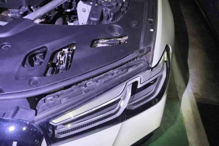 Used BMW 5 Series 2021 525i M Sport Package Engine Bay Left