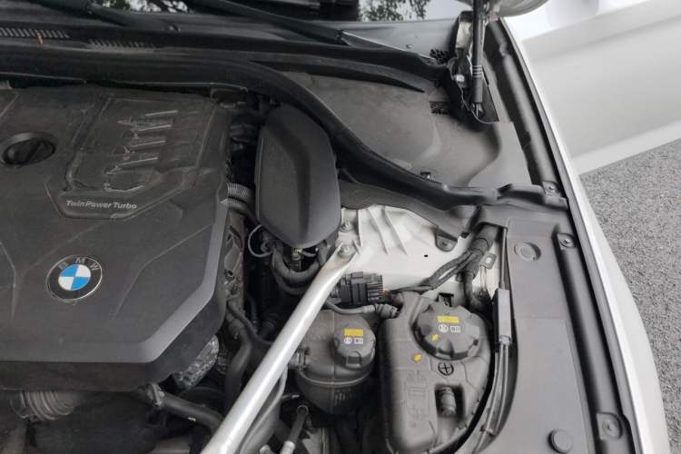 Used BMW 5 Series 2021 Facelifted 530Li Leading Edition M Sport Package Engine Bay Left