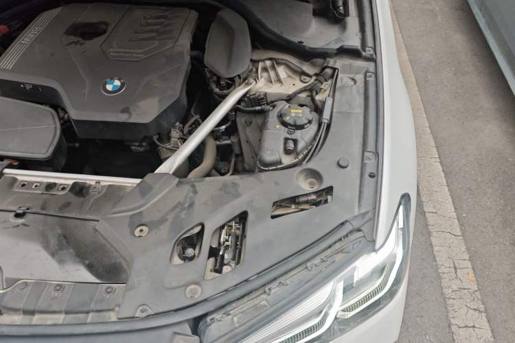 Used BMW 5 Series 2021 525Li M Sport Package Engine Bay Left