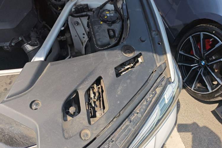 Used BMW 5 Series 2021 525Li M Sport Package Engine Bay Left