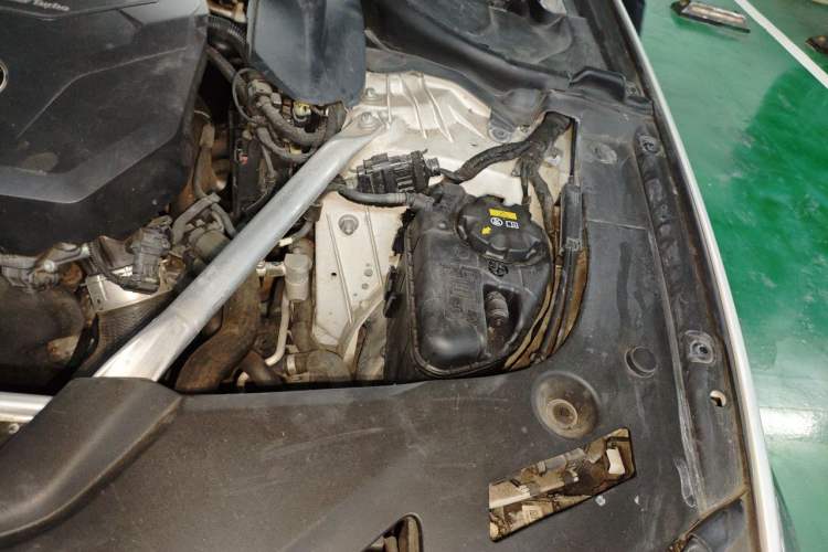Used BMW 5 Series 2021 525Li M Sport Package Engine Bay Left