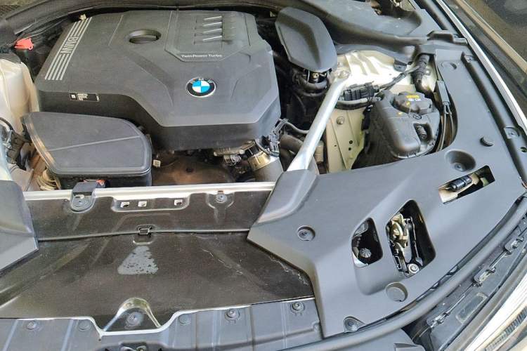 Used BMW 5 Series 2021 525Li M Sport Package Engine Bay Left