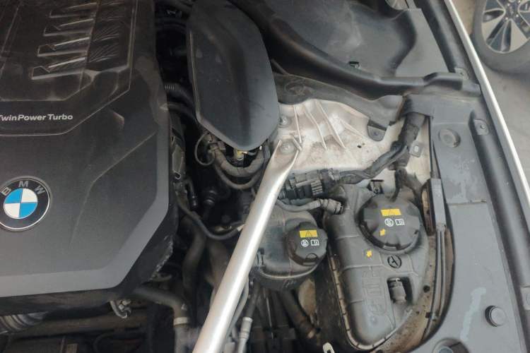 Used BMW 5 Series 2021 530Li Luxury Edition M Sport Package Engine Bay Left