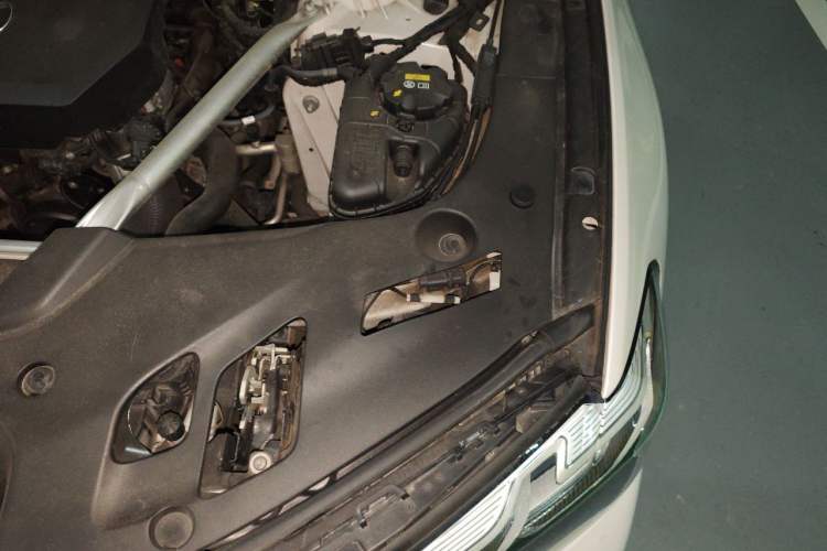 Used BMW 5 Series 2021 525Li M Sport Package Engine Bay Left