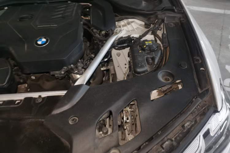 Used BMW 5 Series 2021 525Li M Sport Package Engine Bay Left