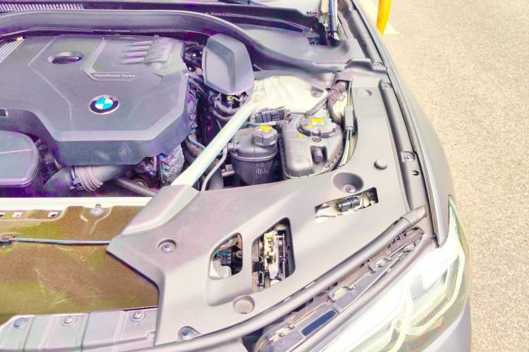 Used BMW 5 Series 2021 530Li Luxury Edition M Sport Package Engine Bay Left