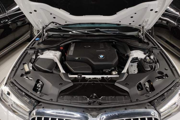 Used BMW 5 Series 2021 Facelifted 525Li M Sport Package Engine Bay