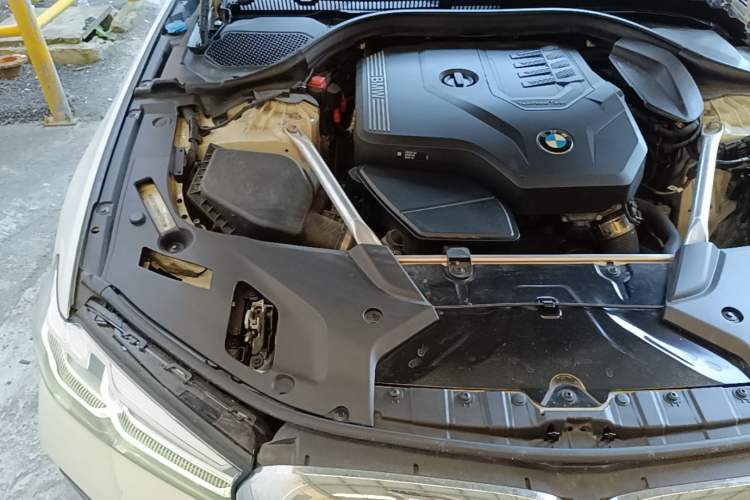Used BMW 5 Series 2021 525i M Sport Package Engine Bay Right