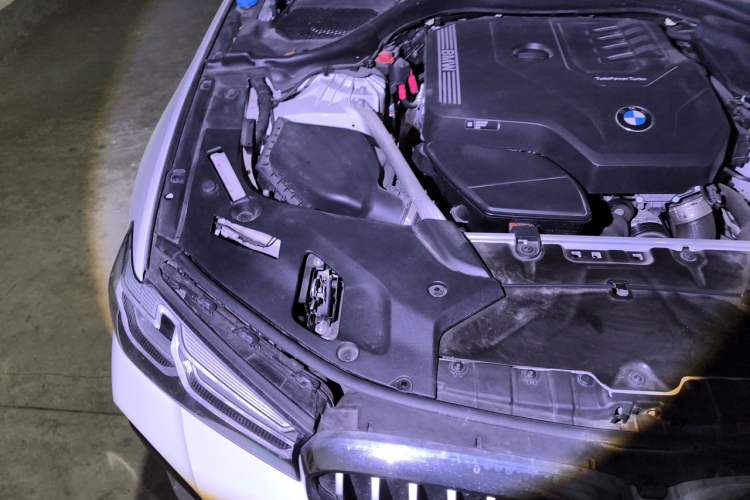 Used BMW 5 Series 2021 525Li M Sport Package Engine Bay Right