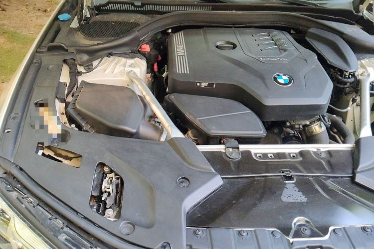 Used BMW 5 Series 2021 525Li M Sport Package Engine Bay Right