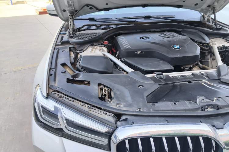 Used BMW 5 Series 2021 525Li M Sport Package Engine Bay Right