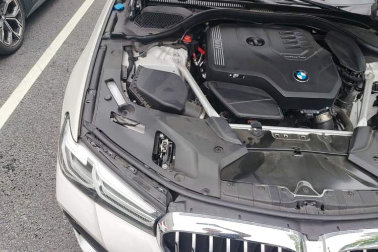 Used BMW 5 Series 2021 525Li M Sport Package Engine Bay Right