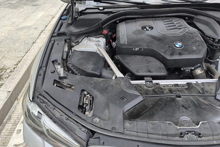Used BMW 5 Series 2021 525Li M Sport Package Engine Bay Right