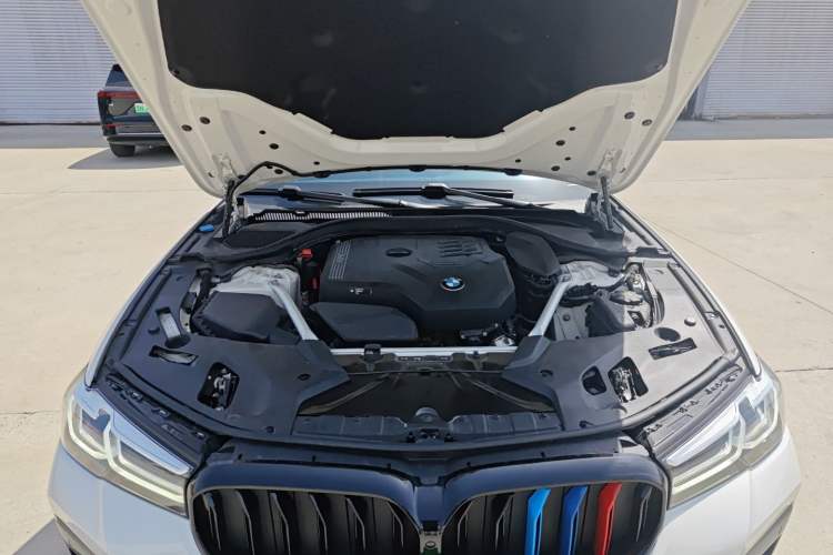 Used BMW 5 Series 2021 525Li M Sport Package Engine Bay