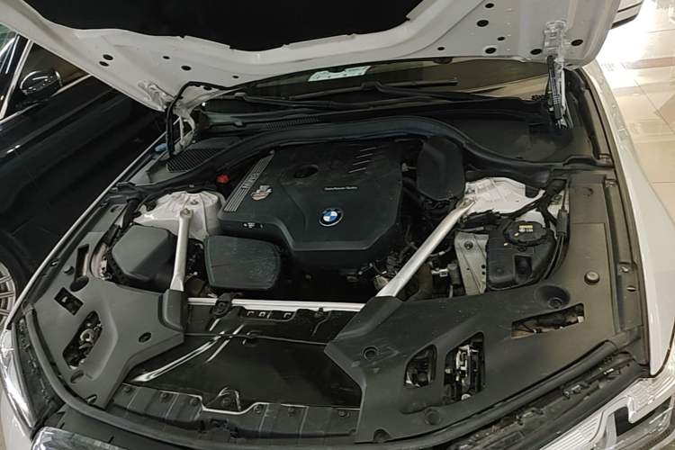 Used BMW 5 Series 2021 525Li M Sport Package Engine Bay