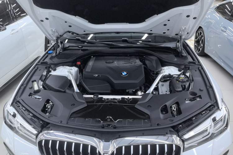 Used BMW 5 Series 2021 525Li M Sport Package Engine Bay