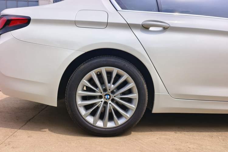 Used BMW 5 Series 2021 Updated Version 525Li Luxury Package Exterior 11