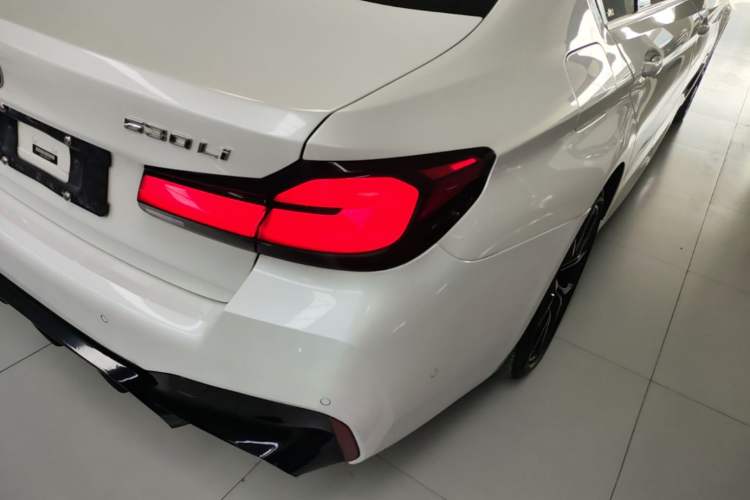 Used BMW 5 Series 2021 530Li Luxury Edition M Sport Package Exterior 3