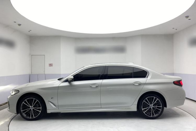 Used BMW 5 Series 2021 Facelifted 530Li Leading Edition M Sport Package Exterior 3