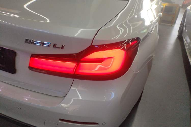 Used BMW 5 Series 2021 525Li Luxury Package Exterior 3