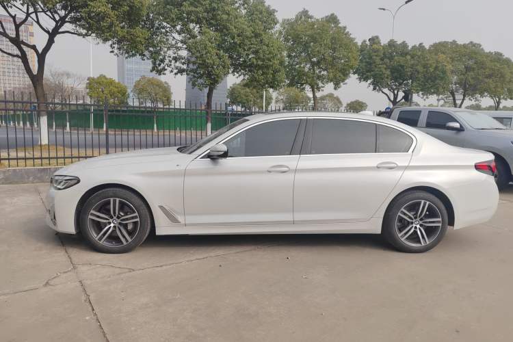Used BMW 5 Series 2021 Restyled 530Li Leading Edition Luxury Package Exterior 3