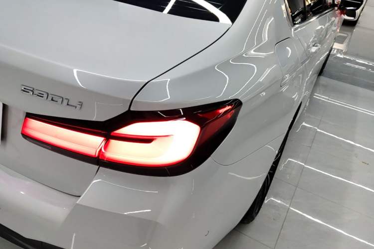 Used BMW 5 Series 2021 530Li Leading Model M Sport Package Exterior 3