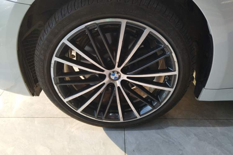 Used BMW 5 Series 2021 Updated Version 525Li Luxury Package Exterior 3