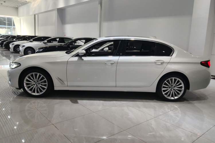 Used BMW 5 Series 2021 Updated 530Li Luxury Package Premium Edition Exterior 3