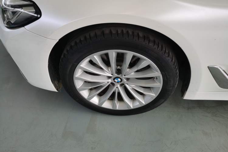Used BMW 5 Series 2021 Updated Version 525Li Luxury Package Exterior 4