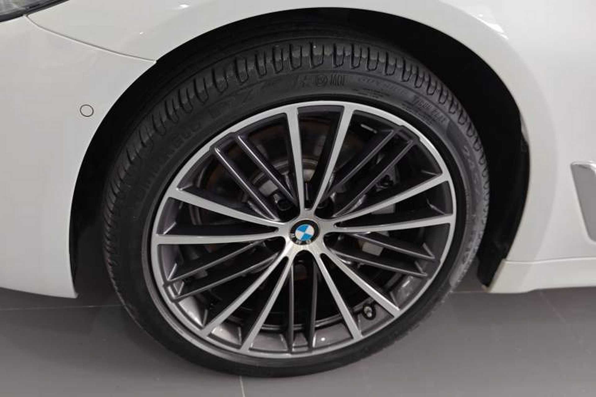 Used BMW 5 Series 2021 530Li Leading Model M Sport Package Exterior 4